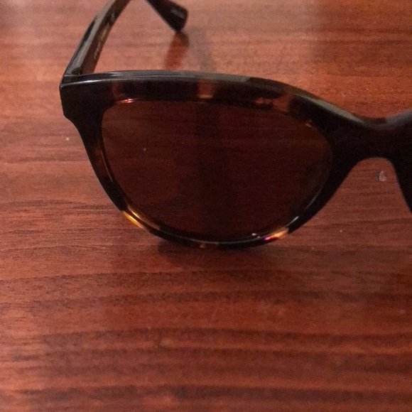 Women’s Coach sunglasses excellent condition main image 8